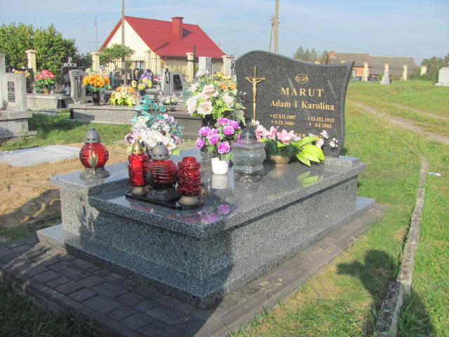 Grób Karolina Marut